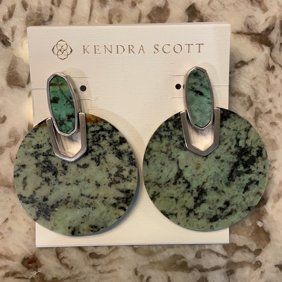 Kendra Scott Jewelry - NWOT Kendra Scott DiDi Disc Earrings